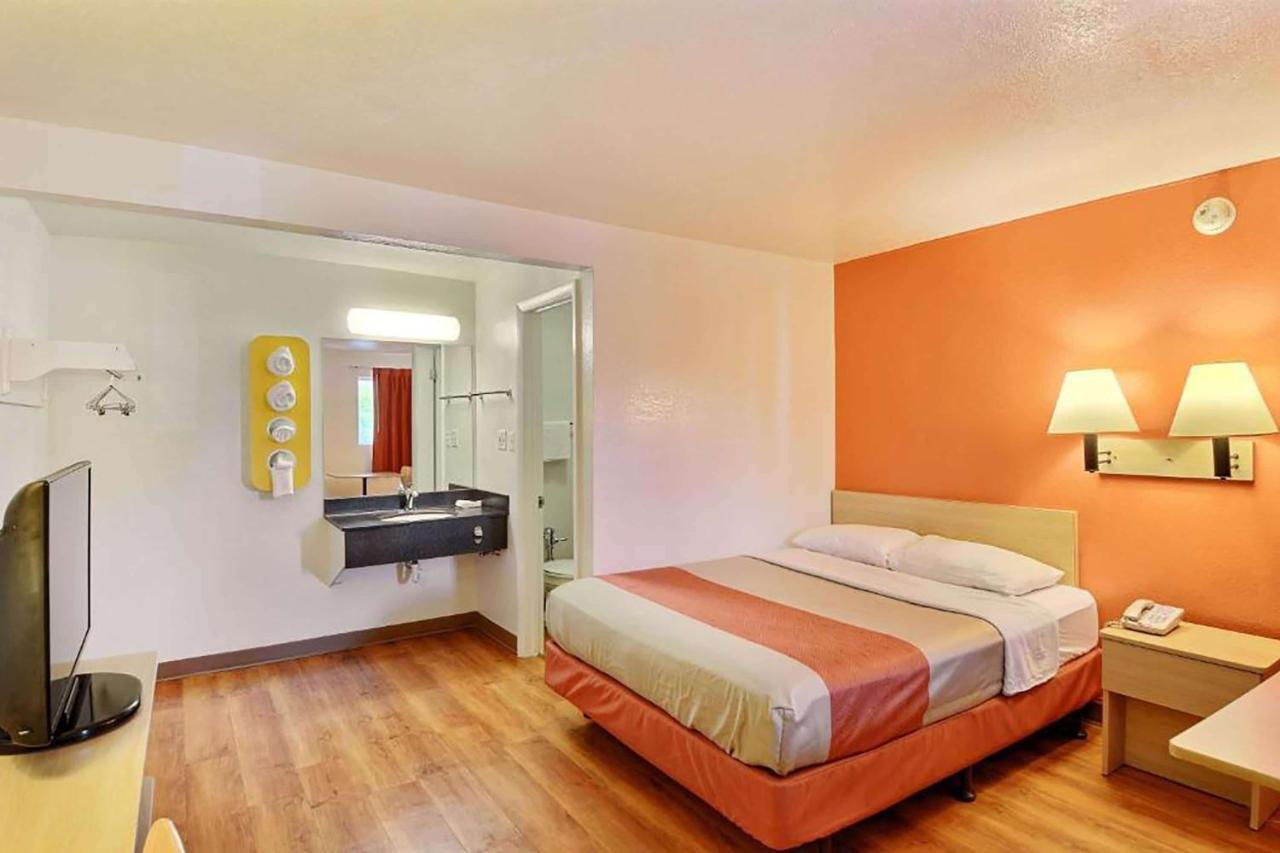 Travelodge By Wyndham Brattleboro Vt מראה חיצוני תמונה