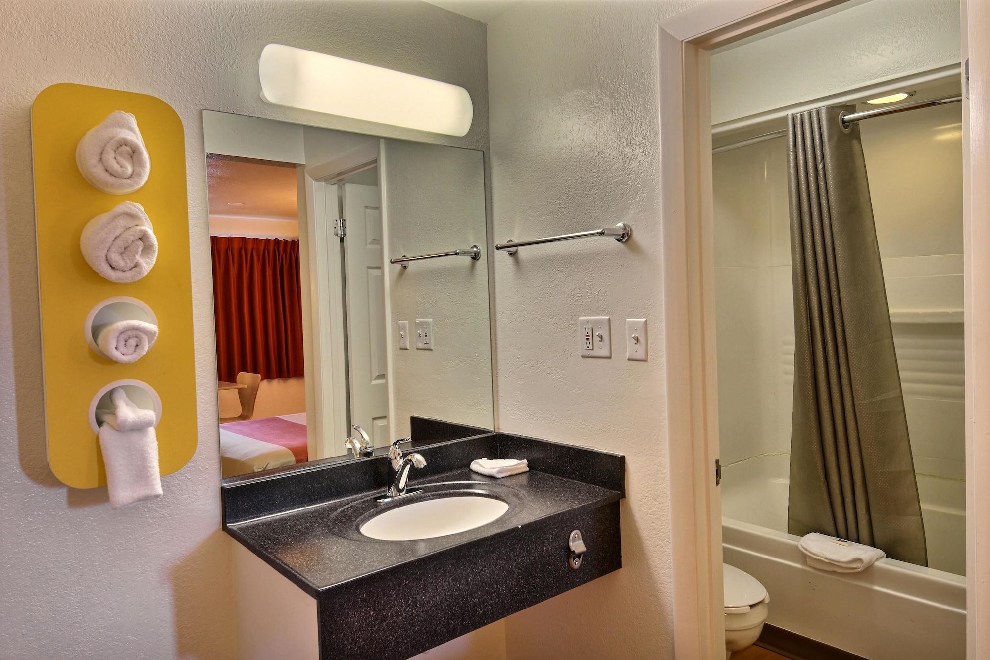 Travelodge By Wyndham Brattleboro Vt מראה חיצוני תמונה