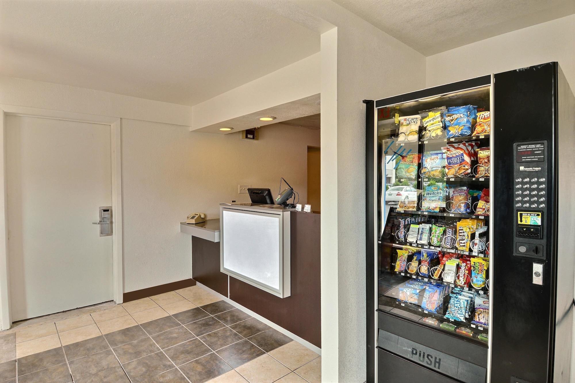 Travelodge By Wyndham Brattleboro Vt מראה חיצוני תמונה