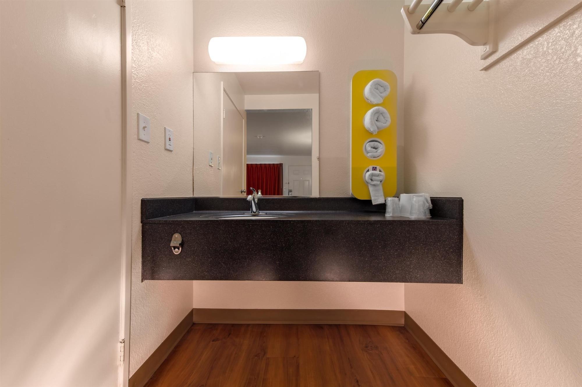 Travelodge By Wyndham Brattleboro Vt מראה חיצוני תמונה